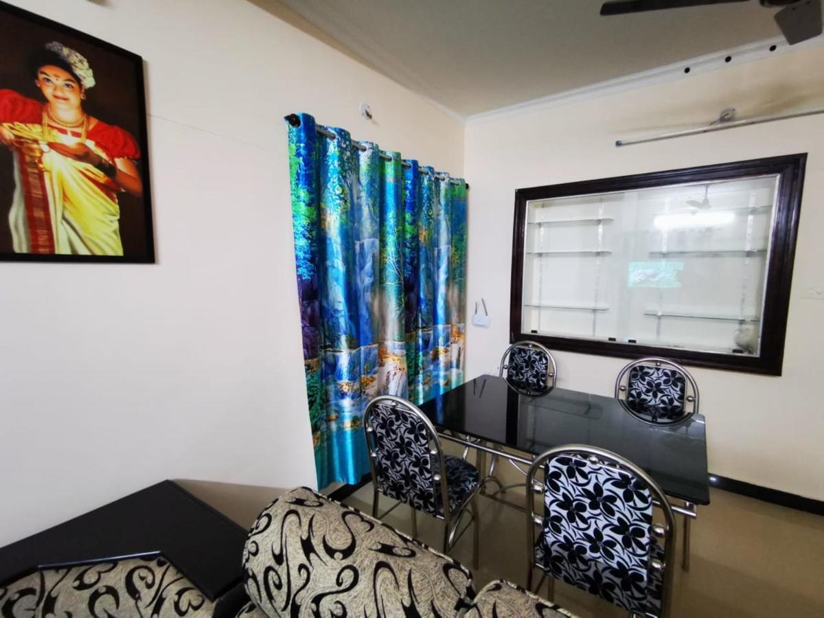 J2 Home Stay - Luxury Homes With Caravan Services Thiruvananthapuram Exteriör bild