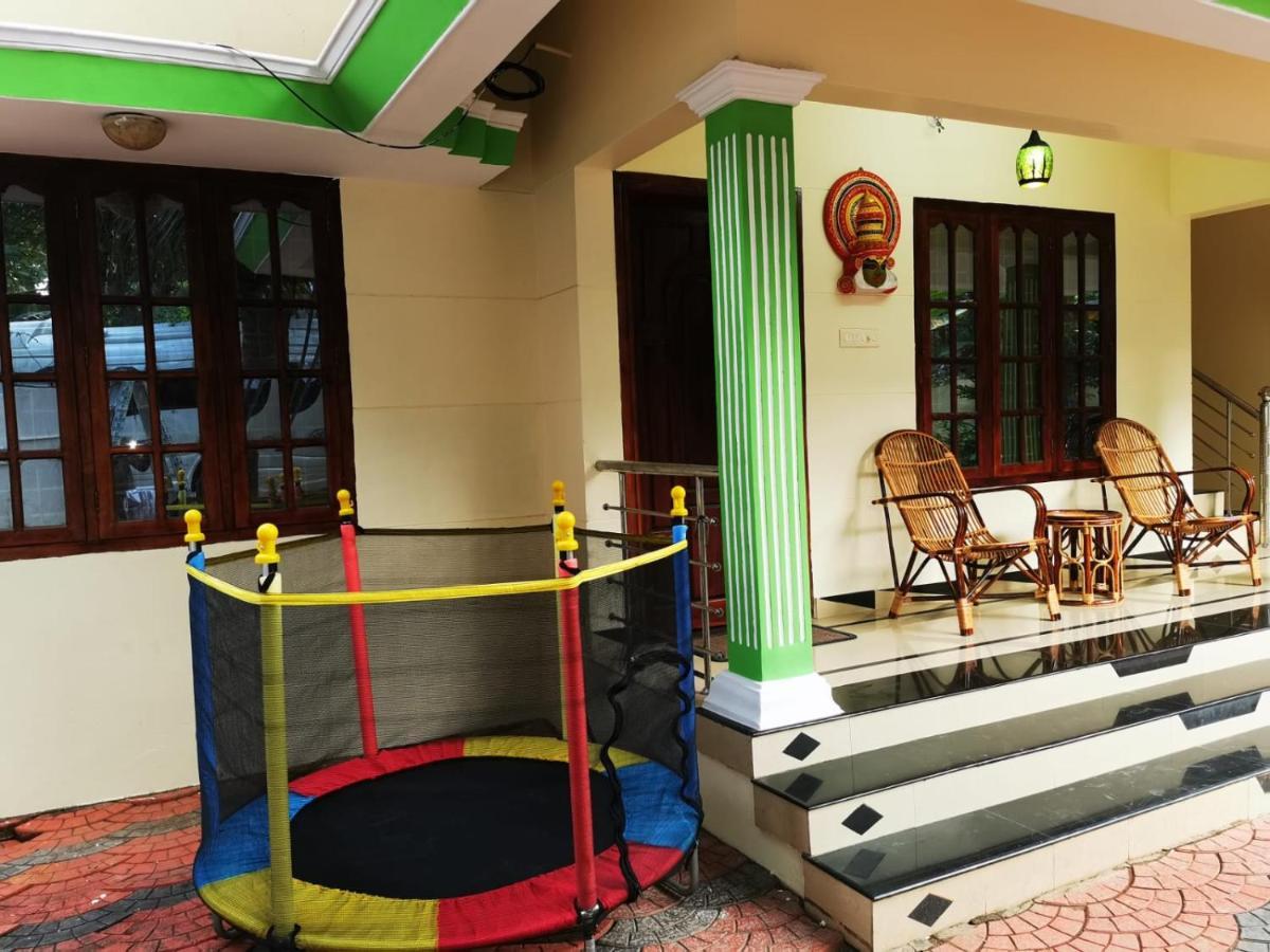 J2 Home Stay - Luxury Homes With Caravan Services Thiruvananthapuram Exteriör bild